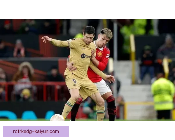 莱万多夫斯基青训出道故事引发球迷热议，展现其成长历程与坚持精神