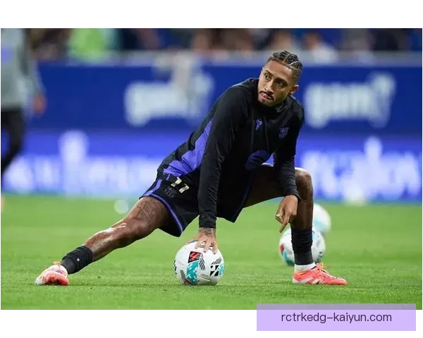 拉菲尼亚表现稳健，逐渐成为巴西足球偶像的有力竞争者