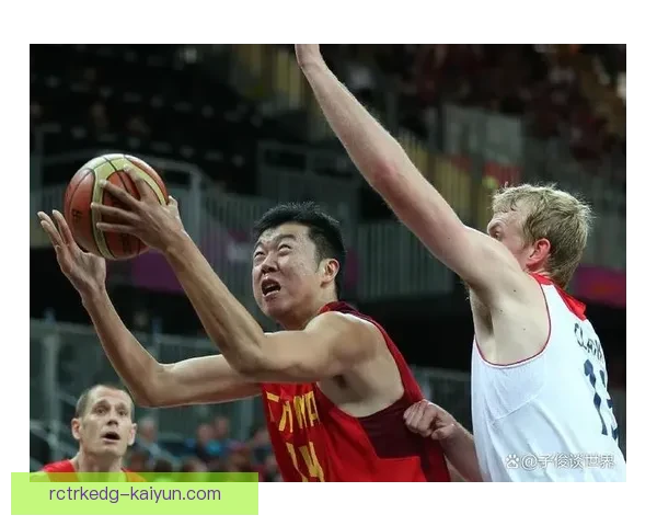 埃德森传球风格引领球队进攻，表现稳健展现出色控球能力