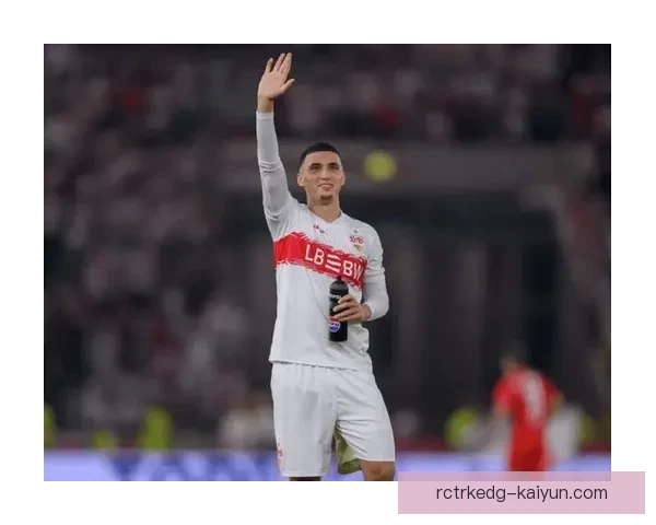 英超伦敦铁锤近期表现稳健，争夺欧战资格前景乐观