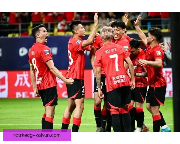 足球新锐表现持续提升，未来发展备受关注